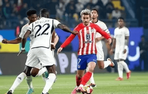 利桑德罗有望火线复出，或进入曼联对阵埃弗顿名单（利桑德罗有望提前回归，或入选曼联战埃弗顿大名单）